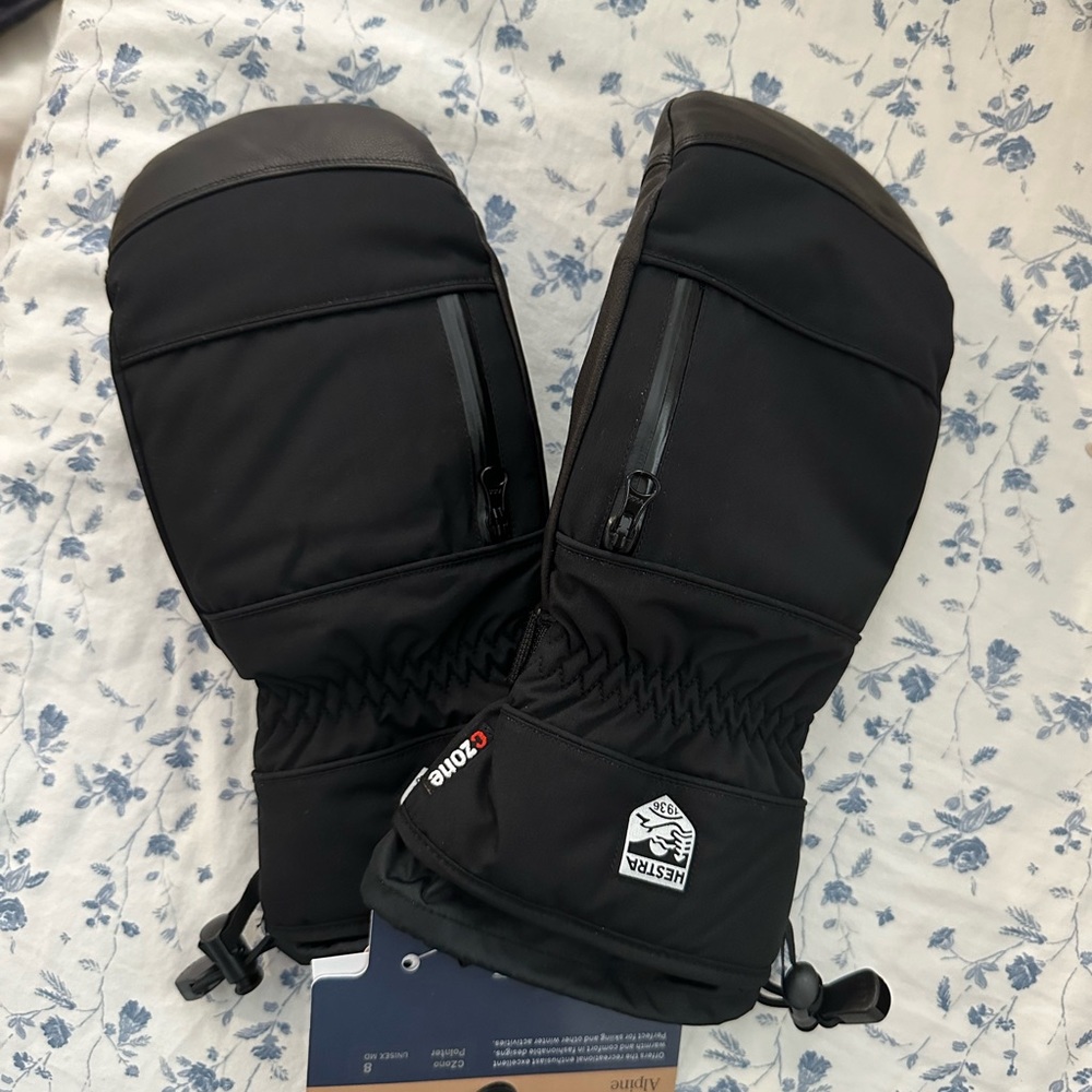 Hestra unisex mittens size 8 - NWT BLACK - czone pointer